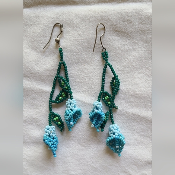 Handmade Huichol Beaded Floral Design Earrings - Picture 1 of 4